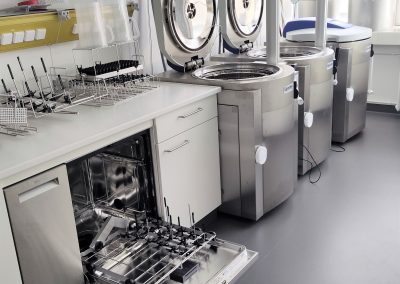 Autoclaves and dishwasher